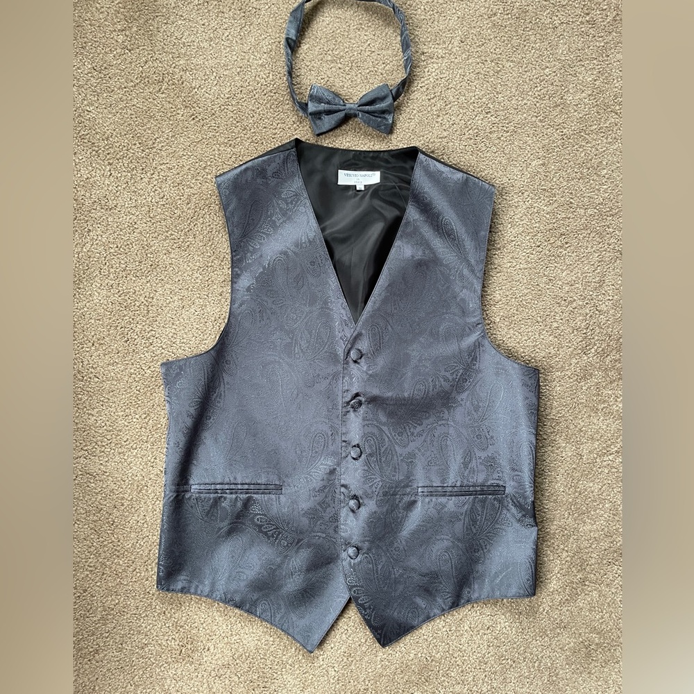 Vesuvio Napoli Men's Paisley Design Dress Vest & Bow Tie